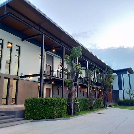 Hotel De Vine House Roi Et Exterior foto