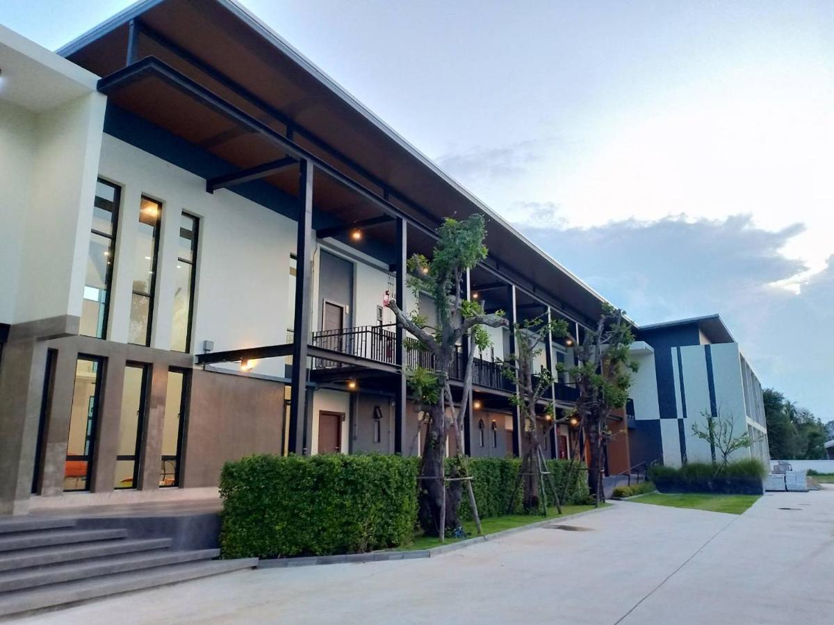 Hotel De Vine House Roi Et Exterior foto