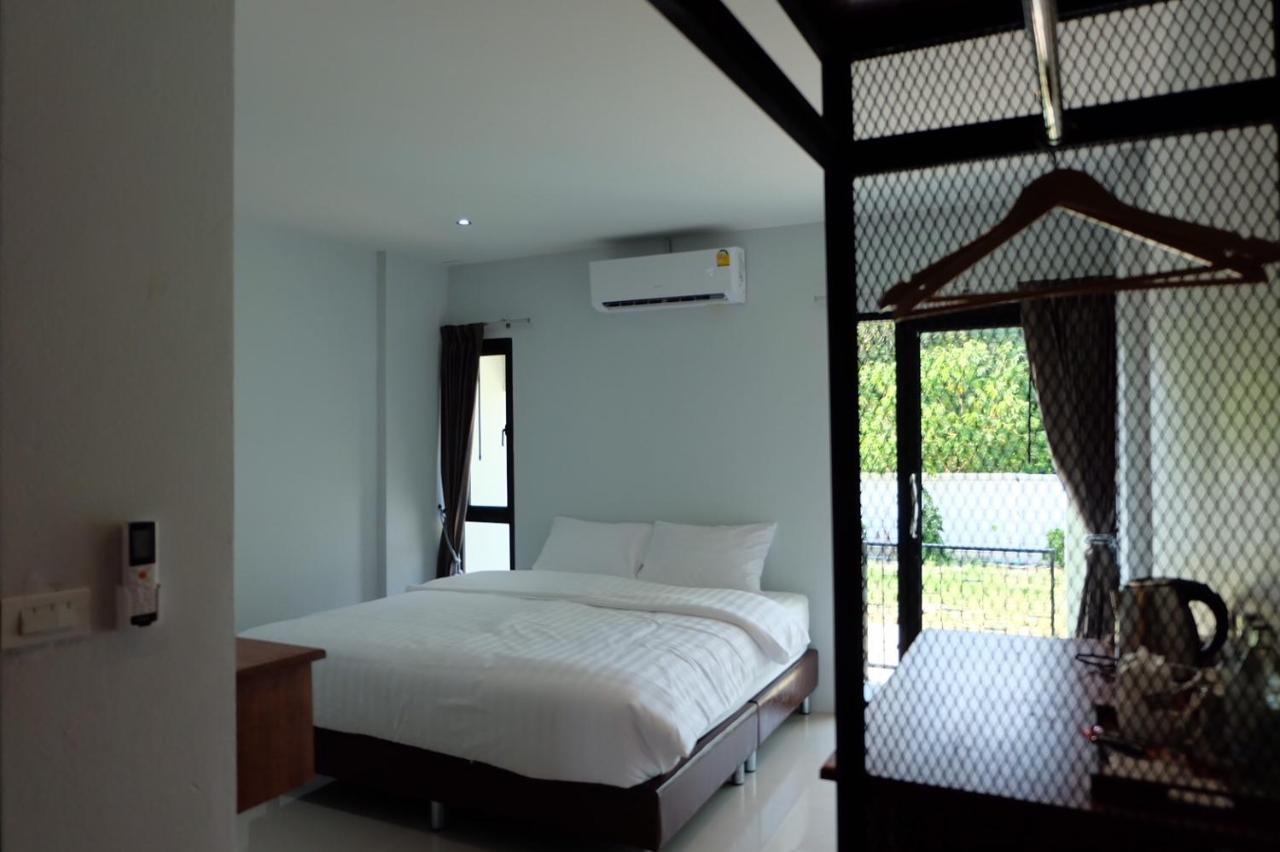 Hotel De Vine House Roi Et Exterior foto